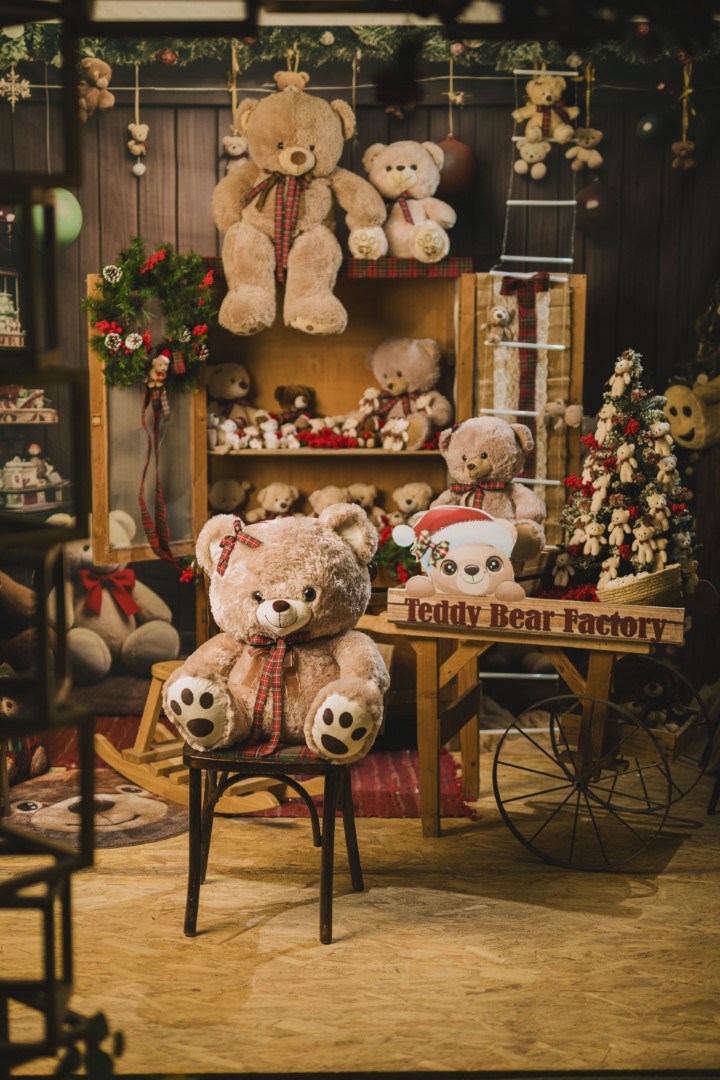 Bear Factory Christmas theme